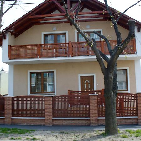 Rozsakert Apartmanhaz Hajdúszoboszló المظهر الخارجي الصورة