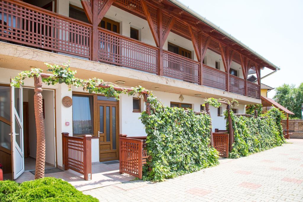 Rozsakert Apartmanhaz Hajdúszoboszló المظهر الخارجي الصورة