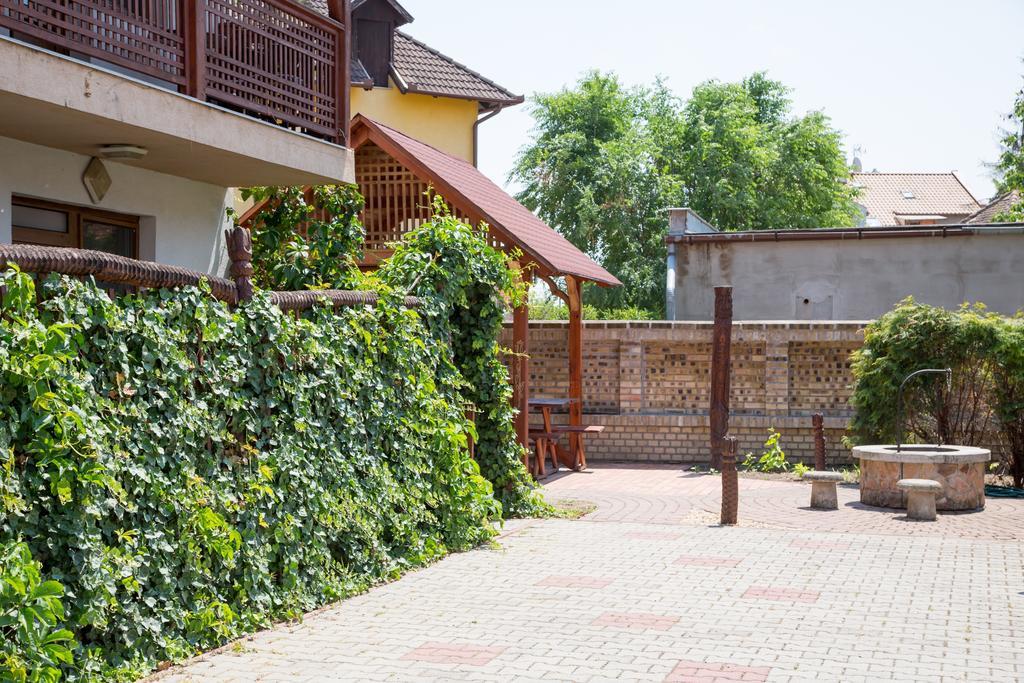 Rozsakert Apartmanhaz Hajdúszoboszló المظهر الخارجي الصورة